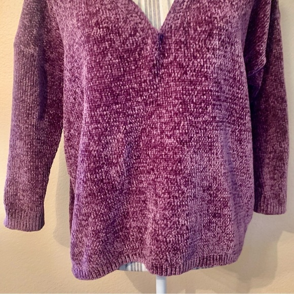 Express Sweater Medium Deep V-Neck Purple Chenille Super Soft 3/4 Length Sleeve - Picture 3 of 16